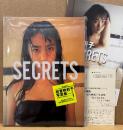 初音映莉子 写真集 「SECRETS シークレッツ」　初版 クリアケース・販促チラシ・アンケートハガキ付き　女優