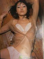 上野なつひ 雑誌切り抜き 50ページ 水着 ビキニ