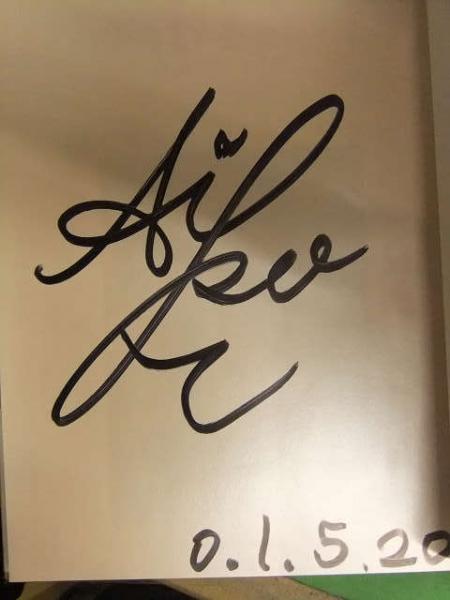 盛内愛子 ファースト写真集 みみながうさぎ 直筆サイン入り / 古本