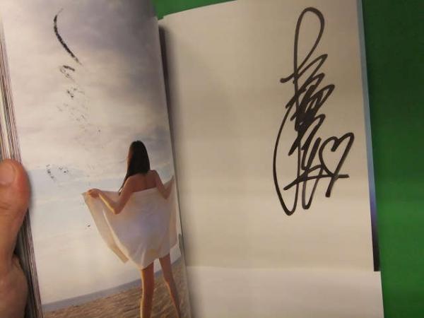 直筆サイン付 松井友香 写真集 初版発行、帯付き 光進社