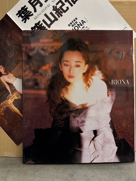 葉月里緒奈 大型ヌード写真集 「RIONA」 限定版豪華写真集購入