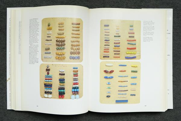 The History of Beads: From 30,000 B.C. to the Present(著 : Lois