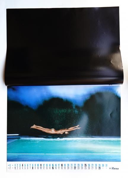 1976 ASAHI PENTAX CALENDAR(写真 : Helmut Newton ; デザイン