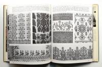 TEXTILE COLLECTIONS OF THE WORLD VOL.2 UNITED KINGDOM AND IRELAND