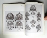 Boerenpracht en Visserstooi: Klederdrachtsieraden in Nederland