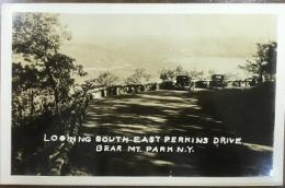 絵葉書　LOOKING SOUTH EAST PERKINS DRIVE  BEAR MT. PARK N. Y.