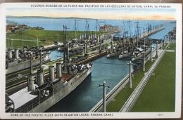 絵葉書　ALGUNOS BUQUES DE LA FLOTA DEL PACIFICO EN LAS ESCLUSAS DE GATUN, CANAL DE PANAMA　（SOME OF THE PACIFIC FLEET SHIPS IN GATUN LOCKS, PANAMA CANAL）