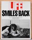 (英文)雑誌「ライフ」ユーモア写真傑作選　スマイルズ・バック【LIFE : Smiles Back More Than 200 Classic Photos From the Famous Back Page of America's Favorite Magazine】