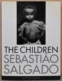 (英文)セバスチャン・サルガド写真集　子どもたち　難民と移民【Sebastiao Salgado: The Children, Refugees and Migrants】