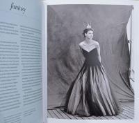 （英文）ヴォーグ誌にみるガウン【VOGUE the gown】
