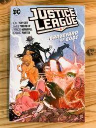 JUSTICE LEAGUE by SCOTT SNYDER Vol.2: GRAVEYARD OF GODS【アメコミ】【原書トレードペーパーバック】