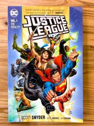 JUSTICE LEAGUE by SCOTT SNYDER Vol.1: THE TOTALITY 【アメコミ】【原書トレードペーパーバック】