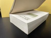 肩をすくめるアトラス