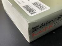 肩をすくめるアトラス