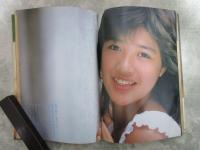 ボム！　1984　6巻8号　薬師丸ひろ子/吹田明日香（水着）ピンナップ付・早見優・森尾由美・薬師丸ひろ子・岡田有希子・富田靖子・松本伊代・原田知世・宇沙美ゆかり・安田成美・荻野目洋子・山本ゆかり・松本友里・高橋真美・佐倉しおり・仁乃慶子・菊池桃子・篠原恵里・渡辺桂子・倉沢淳美・吹田明日香
