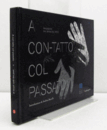 A con-tatto col passato : riflessioni sul senso del tatto/