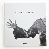ISSEY MIYAKE 三宅一生