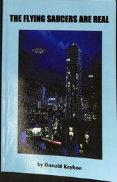 空飛ぶ円盤は実在する（英）　THE FLYING SAUCERS ARE REAL