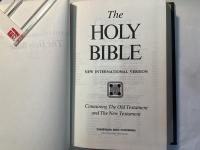 （洋書）new international version of  Holy Bible  containing the old testament and the new testament