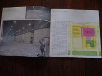 札幌市役所新庁舎竣工記念パンフレット　昭和46年11月
札幌市役所新庁舎は昭和46年（1971年）11月13日に竣工、札幌オリンピックの開催を目前に控えて建てられた地上19階・地下2階建ての建物で、現在の本庁舎として札幌の街のシンボルの一つとなっています。完成当時は市内で最も高い建物で、市民の利用する展望回廊も備え、都市基盤整備の象徴でもありました。 
竣工日: 昭和46年11月13日 (1971年11月13日)
    着工日: 昭和44年5月12日 (1969年5月12日)
    構造: 地下2階、地上19階建て
    特徴: 札幌の街並みを望める展望回廊（無料）がある。
    背景: 翌年の札幌オリンピックに向けた交通・都市機能整備の一環として建設され、人口100万人突破と同時期の落成だった。 

全22頁　25cm-24.5cm