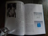 小谷眞三展  倉敷ガラス Shinzo Kodani　1998年　おぶせミュージアム・中島千波館 1997-2001
有限会社　空　発行
63頁 26cm 

「倉敷ガラス」の創始者である小谷眞三氏のガラス作品を紹介した。陶芸家バーナード・リーチからも称された作品は、日常生活の中から生まれた素朴で実直な美しさをもつ。