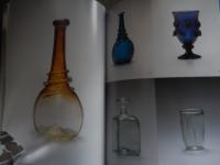 小谷眞三展  倉敷ガラス Shinzo Kodani　1998年　おぶせミュージアム・中島千波館 1997-2001
有限会社　空　発行
63頁 26cm 

「倉敷ガラス」の創始者である小谷眞三氏のガラス作品を紹介した。陶芸家バーナード・リーチからも称された作品は、日常生活の中から生まれた素朴で実直な美しさをもつ。