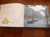 札幌 昭和46年度 (1971年) 札幌市総務局企画部調査統計課＜札幌市勢要覧 (札幌オリンピック関連資料)＞
刊行年 1971
    ページ数 75p
    サイズ 22.8 x 25.6cm
    概要
    産業と経済
    道路・交通
    生活環境
    治安と防災
    教育・文化
    保険衛生と社会福祉
    市民生活
    札幌オリンピック冬季大会
    姉妹都市ポートランンド
    市政のうごき
    札幌のあゆみ
    補充資料 