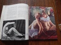 2冊　Paris sex-appeal : le magazine le plus parisien : revue mensuelle 1934年No.15、1937年No.46　
　サイズ 25ｘ20ｃｍ 