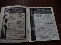 2冊　Paris sex-appeal : le magazine le plus parisien : revue mensuelle 1934年No.15、1937年No.46　
　サイズ 25ｘ20ｃｍ 