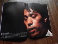 2冊　稲垣潤一コンサートツアー1987  Final Edition at BUDOHKAN 1987年

稲垣 潤一1953年〈昭和28年〉生まれ。歌手、ドラマー。宮城県仙台市出身。所属レーベルはユニバーサルミュージック内のUSM JAPAN。高校で初めてバンドを作りながら本格的なバンド活動を始め、仙台で「フェイセス」を結成した。その後、仙台のライブハウスや横須賀や立川の米軍キャンプ等で演奏を続けるうち、その歌声の良さに仙台の店でスカウト。デビュー前にCMソングを歌い、「スーパーポップボーカル」というキャッチコピーで1982年1月21日に東芝EMIよりシングル「雨のリグレット」でデビュー。3枚目のシングル「ドラマティック・レイン」で自身初のTOP10入りを果たす。1986年から1989年にかけてオリジナル・アルバムが4作連続1位を獲得。