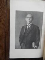 成瀬先生伝 仁科節編 桜楓会出版部　昭和13年重版　成瀬仁蔵
   （日本女子大学校創設者）　函欠　５５２頁
成瀬仁蔵（安政5年6月23日〈1858年8月2日〉- 大正8年〈1919年〉3月4日）、日本の牧師・教育者。日本における女子高等教育の開拓者の1人。族籍は山口県士族。 第5代梅花女学校校長を務め、女子高等教育機関の設立に着手。成瀬はこの梅花女学校校長時代に日本初となる「球籠遊戯」をカリキュラムに採用、後に自らが創立した日本女子大学校でも「球籠遊戯」をカリキュラムに採用していることから、成瀬はバスケットボール紹介者のひとりと言われている。大阪市東区清水谷東之町に校地を確保したが、その後、広岡浅子の働きかけで三井財閥から東京・目白の地を寄贈され、1901年（明治34年）、日本女子大学校を創設した（設立発起人、創立委員に西園寺公望）。1912年（明治45年）6月、渋沢栄一、森村市左衛門、姉崎正治らと共に帰一協会を設立する。これは、諸宗教・道徳などが、同一の目的に向かって相互理解と協力を推進することを期した会である。会員には、江原素六、島田三郎、新渡戸稲造、石橋智信、今岡信一良、高木八尺やM・C・ハリス、D・C・グリーン、C・マコウリー、W・アキスリングなどの宣教師たちも参加。 