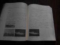日立造船百年史 日立造船株式会社 編
    出版社 日立造船
    刊行年 1985年初版
    ページ数 35, 805p 図版21枚
    サイズ 31cm
 
　非売品　函なし裸本　

1985年（昭和60年）3月31日発行
製作者 	日立造船株式会社
寸法 	Ａ４版（210mm x 297mm）、厚さ 57mm、805ページ


日立造船株式会社の歴史は、1865年(慶応元年)に来日したイギリス人 エドワード ハズレット ハンターが造船鉄工業の経営に着手し、1881年(明治14年)4月1日に日立造船の前身である「大阪鉄工所」を創業したのに始まる。日立造船株式会社の社史として既に『日立造船株式会社七十五年史』があり、その他に周年記念刊行の社史として社史『八十周年を迎えて』および社史『九十周年を迎えて』が刊行されている。1981年(昭和56年)に創業100周年を迎え、創業から会社の1世紀の通史として編集されたものである。構成としては、100年の経営の流れをより浮き彫りにするため、太平洋戦争終結時を境として、戦前は資本・系列別に、戦後は各社長時代区分としてある。 
第1編 ハンター、範多父子経営時代(明治14年から大正3年まで)
第2編 株式会社大阪鉄工所時代(大正3年から昭和20年まで)
第3編 日立造船株式会社の新生と発展(昭和20年から昭和56年まで)