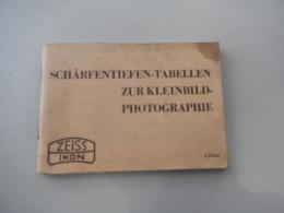 戦前
SCHARFENTIEFEN-TABELLEN ZUR KLEINBILD-PHOTOGRAPHIE　ZEISS IKON　全64頁