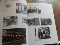 帝都高速度交通営団史　
 東京地下鉄株式会社　刊行年 平16　ページ数 633頁函付き　サイズ B5

日中戦争中に、国家による統制管理のために設置された経営財団、いわゆる「営団」の一つである。「帝都」とは大日本帝国の首都、すなわち東京のこと、「高速度」とは新幹線のような高速鉄道の意味ではなく、かつて市内交通の主役であった路面電車に対して「高速」である『都市高速鉄道』の意味である。英語表記は “Teito Rapid Transit Authority” で、 “TRTA” という略称もあった。東京地下鉄道と東京高速鉄道によって行われていた東京市の地下鉄建設・運営事業を統合し、一元的に東京の地下鉄を建設・経営する公共企業体として発足した。元々は1930年代の不況の中、他の交通機関と競争を続け経営難に陥っていた交通事業者を統合して救済する「交通調整」を目的に設立が検討され（この理念を体現したのがのちの陸上交通事業調整法である。当時このような交通事業の再編は、自動車の急増を背景としてロンドンやベルリンで既に行われており、世界的なトレンドであった）、地下鉄のみならず東京近郊のすべての鉄道とバス事業を担う巨大交通事業者となることが期待された。ところが1937年に日中戦争が開戦すると一転好景気となり、それに伴う輸送量の急増により「交通調整」の前提が崩れた。そこで計画が見直され、地下鉄の整備を新設の特殊法人（交通営団）が担い、路面電車やバスなどは東京市が管理するという体制となった。第二次世界大戦後、日本を占領した連合国軍最高司令官総司令部 (GHQ) の指令により、帝都高速度交通営団を除く営団は解散もしくは公団へ移行した。当営団についてもGHQは当初、戦時体制下の非民主的組織であるとして廃止を検討し、地下鉄運営の主導権を戦前より狙っていた東京都がこれを強く支持した。しかし、当時の東京都に地下鉄運営の実績がなかったことと、「交通営団は戦争目的の統合ではなく、当時世界的なトレンドであった交通事業再編の議論の一環で設立された組織」であるとする国と当営団の主張がGHQに受け入れられたためにそのまま維持され、旧憲法下の「帝都」を名称に含む組織は新体制移行後60年近くという長期に亘って存続した。その間、東京都の直営による地下鉄事業開始（1960年）や国鉄分割民営化