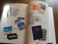 帝都高速度交通営団史　
 東京地下鉄株式会社　刊行年 平16　ページ数 633頁函付き　サイズ B5

日中戦争中に、国家による統制管理のために設置された経営財団、いわゆる「営団」の一つである。「帝都」とは大日本帝国の首都、すなわち東京のこと、「高速度」とは新幹線のような高速鉄道の意味ではなく、かつて市内交通の主役であった路面電車に対して「高速」である『都市高速鉄道』の意味である。英語表記は “Teito Rapid Transit Authority” で、 “TRTA” という略称もあった。東京地下鉄道と東京高速鉄道によって行われていた東京市の地下鉄建設・運営事業を統合し、一元的に東京の地下鉄を建設・経営する公共企業体として発足した。元々は1930年代の不況の中、他の交通機関と競争を続け経営難に陥っていた交通事業者を統合して救済する「交通調整」を目的に設立が検討され（この理念を体現したのがのちの陸上交通事業調整法である。当時このような交通事業の再編は、自動車の急増を背景としてロンドンやベルリンで既に行われており、世界的なトレンドであった）、地下鉄のみならず東京近郊のすべての鉄道とバス事業を担う巨大交通事業者となることが期待された。ところが1937年に日中戦争が開戦すると一転好景気となり、それに伴う輸送量の急増により「交通調整」の前提が崩れた。そこで計画が見直され、地下鉄の整備を新設の特殊法人（交通営団）が担い、路面電車やバスなどは東京市が管理するという体制となった。第二次世界大戦後、日本を占領した連合国軍最高司令官総司令部 (GHQ) の指令により、帝都高速度交通営団を除く営団は解散もしくは公団へ移行した。当営団についてもGHQは当初、戦時体制下の非民主的組織であるとして廃止を検討し、地下鉄運営の主導権を戦前より狙っていた東京都がこれを強く支持した。しかし、当時の東京都に地下鉄運営の実績がなかったことと、「交通営団は戦争目的の統合ではなく、当時世界的なトレンドであった交通事業再編の議論の一環で設立された組織」であるとする国と当営団の主張がGHQに受け入れられたためにそのまま維持され、旧憲法下の「帝都」を名称に含む組織は新体制移行後60年近くという長期に亘って存続した。その間、東京都の直営による地下鉄事業開始（1960年）や国鉄分割民営化