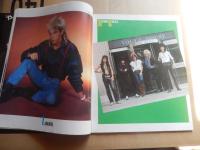 ロック・ショウ2月号増刊 ピンナップ・ブック / Rock Show Special Issue Pin Up Book

『ロック・ショウ２月号増刊 ピンナップ・ブック』。84年ロック・ショウを飾る顔が大集合！当時のバンドやユニットなどを紹介。表紙を飾るのはデュラン・デュランやボーイ・ジョージ（カルチャー・クラブ）、デヴィッド・ボウイ、ワム！、本田恭章、ヴァン・ヘイレン、ブライアン・アダムス、ポリスからジョン・ライドンやマイケル・ジャクソン
ポスター欠けです。