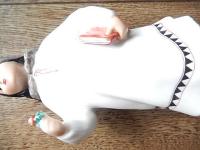 磁器　St. Petersburg　inperial porcelain Eskimo Girl with Flower Lomonosov Porcelain Figurine