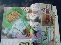 生活の絵本 no.14 1977.MAR
特集　パンとお菓子づくりの絵本
お母さんの味のドイツパン・・・フリーダ・コンラッド
カトル・カールを子どものおやつに・・・那須滋代
空缶で作るボストン・ブラン・ブレッド・・・バイオラ・エディガー
私のお気に入りキャラクター・・・安西水丸、高柳佐知子ほか
前橋感傷旅行・・・熊井明子
ばらはあかい すみれはあおい クロスステッチ基本の知識
子どもパーティーを考えましょう
古い借家を壁紙でおしゃれ