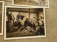 美男の顔役　映画館ロビーカード　6点　36-28ｃｍ、25-20ｃｍ　大川橋蔵　「葵の暴れん坊」の小国英雄が脚本を書き、「若さま侍捕物帳　黒い椿」の沢島忠が監督した娯楽時代劇。撮影もコンビの山岸長樹。
1962年製作／90分／日本
配給：東映

スタッフ・キャスト監督沢島忠 脚本小国英雄企画中村有隣森義雄

    金子市之丞大川橋蔵
    山形勲 河内山宗俊山形勲
    渥美清暗闇の丑松渥美清
    里見浩太朗片岡直次郎里見浩太朗
ピン跡あります。
