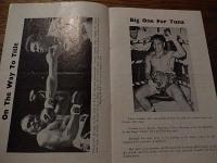 1964年　Reg　Hayesレグ・ヘイズ　Earl　Nikora アール・ニコラ　ボクシングパンフ
全12ぺーじ。8ぺーじ目に1箇所はじ部分切り取りあります。 