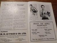 1964年　Reg　Hayesレグ・ヘイズ　Earl　Nikora アール・ニコラ　ボクシングパンフ
全12ぺーじ。8ぺーじ目に1箇所はじ部分切り取りあります。 