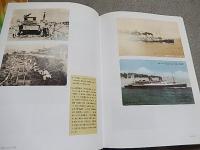 在日朝鮮人100年写真集　前駐名古屋　大韓民国　総領事　鄭燐源直筆サイン入　분단의 경계를 허무는 두 자이니치의 망향가 재일한인 100년의 사진기록
김남일 , 서경식 , 양영희 , 정호승 , 최인석 지음 | 현실문화연구 | 2007년 02월 28일 출간 　全310頁