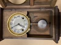 TAISEN 今岡時計 掛時計 柱時計 古時計 振子時計 ボンボン時計 昭和10～20年代 昭和レトロ　47cm-21cm-12cm 完動品

1916年(大正5年)、時計の製造卸売り業として創業。創業者の今岡吉太郎は、まず輸入掛け時計の販売を始め、昭和初期より、オリジナルブランドである掛け時計「TAISEN」の製造・販売を開始。その後今岡時計店はセイコーの代理店として国産ブランド腕時計を販売。