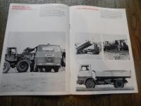 HENSCHEL Kipper Allradkipper  トラックカタログ　　全10頁


ヘンシェル（独: Henschel）は、ドイツ、カッセルで設立された機械・車両メーカーである。ヘンシェルはドイツの初期の蒸気機関車を製作し、一時期はヨーロッパで最も重要な機関車製造メーカであった。当初はヘンシェル・ウント・ゾーン（Henschel & Sohn）、1957年からヘンシェル・ヴェルケ（Henschel Werke）となった[1]。1925年から1970年代まで、ヘンシェルはトラックやバスの製造でもドイツ有数のメーカであった。1933年から1945年までは、ヘンシェルはカッセルにおいて戦車を、ベルリンにおいて航空機とミサイルの製造を行っていた。この中には有名なティーガーI戦車も含まれる。 