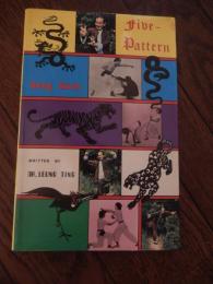 Five Pattern Hung Kuen 1980年刊
英語版 Ting Leung (著), Richard Lee (翻訳) 出版社 ‏ : ‎ Leung Ting Co ,Hong Kong 
‎ 146ページ

