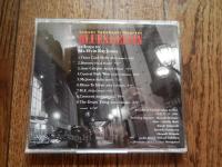 高橋知己　Blues To Elvin【CD】Elvin Jonesグループに在籍し、多くのことを吸収し、自ら「コルトレーンによって始まり、エルヴィンによって育てられた」と述懐す高橋知己のエルヴィン追悼アルバム。高橋知己（ts,ss）津村和彦（g）嶋友行（b）小松伸之（d）2004年8月23～25日「アケタの店」で録音。
　高橋はかつてＮＹ滞在中にエルヴィン・グループに加わって「ヴィレッジ・ヴァンガード」に一週間出演した。その後、「Japanese Jazz Macine」として来日のたびにエルヴィン・グループに参加した。
　その後の恒例里帰りお正月ライヴには飛び入り出演もしたエルヴィン信奉者。
　2004年5月18日、他界したエルヴィンに捧げた⑥は、悲しみの中にエルヴィンに対する感謝、さらにその先のコルトレーンへの重いが感じられる作品だ！