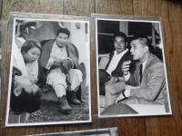 渥美清プライベート生写真8点　大判含　27.5cm-22.5cm〜17.5cm-12.5cm　

渥美 清（1928年〈昭和3年〉3月10日 - 1996年〈平成8年〉8月4日）、コメディアン、俳優、歌手。本名：田所 康雄。代表作『男はつらいよ』シリーズで、柴又育ちのテキ屋で風来坊の主人公「車 寅次郎」を演じ、「寅さん」として広く国民的人気を博した昭和の名優。没後に国民栄誉賞を受賞。