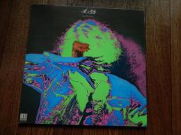 LP盤　泉谷しげる　光と影　ELEC　RECORDS エレックレコード
エレック・レコード第一回発売作品。泉谷しげるが1973年9月にリリースした通算4枚目のアルバム。「春のからっ風」「君の便りは南風」「国旗はためく下に」、「おー脳!!」他を収録。バック・バンドにサディスティック・ミカ・バンドを起用した作品。 サディスティック・ミカ・バンドの加藤和彦、高中正義、小原礼、高橋幸宏や中川イサト、生田敬太郎など錚々たるミュージシャンを参加メンバーに加えて制作されたフォース・アルバム。
名曲「春のからっ風」や「国旗はためく下に」など収録。
曲目リスト　序曲　個人的理由　老人革命の唄　おー脳!!　のすたるじあ　ブルースを唄わないで　春のからっ風　ひとりあるき　里帰り　君の便りは南風　無限大食　ともだちどうし　国旗はためく下に　終曲。帯なし盤質良好。