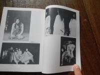 錬肉工房　1971-82年　10周年記念集
渡辺守章、高橋康也、岡本章ほか
    出版社 錬肉工房出版局
    ページ数 128頁 
鍊肉工房活動上演略年譜
1971年8月早稲田大学６号館５階アトリエにて、錬肉工房結成
1971年　11月錬肉術第壱番公演『聖・女郎花』　作：岡本章、長谷川功　演出：岡本章　早稲田JAZZ SPOT「ＴＡＫＥ・１」
1972年10月錬肉術第弐番公演『物忌姦』　作：岡本章、長谷川功　演出：岡本章　六本木自由劇場
1973年7月錬肉術第参番公演『たゆたふたん』　作・構成：岡本章、長谷川功　演出：岡本章　シアターグリーン
錬肉工房 Ren’niku Kobo
1971年、岡本章を主宰者として早大劇団「自由舞台」のメンバーを中心に結成される。創立時から現代演劇の枠に狭くとらわれることなく、伝統と前衛を切り結ぶ活動を展開。特に〈言葉〉と〈身体〉の関係を根底から問い直し、新たな〈声〉や〈身体性〉の可能性を模索する試み、また、様々なジャンルの現代芸術の表現者たちとの共同作業、そして能を現代に開き、活かす「現代能楽集」の連作など、実験的、根源的な活動を持続して行っている。1974年　1月錬肉術第四番公演『須磨の女ともだちへ』―那珂太郎詩集『音楽』を中心として（一）　作・構成：岡本章、長谷川功　演出：岡本章　シアターグリーン
1974年6月錬肉術第伍番公演『アメリイの雨』―那珂太郎詩集『音楽』を中心として（二）　作・構成：岡本章、長谷川功　演出：岡本章　シアターグリーン
1971年10月錬肉術第六番公演『音楽』其の壱『アメリイの雨』改訂版　シアターグリーン其の弐『須磨の女ともだちへ』決定版　新宿アートビレッジ
1978年4月「岡本演戯塾」を開設
1979年9月錬肉術第七番公演『うつせみ』―岡本章「霊老女」より　作・構成：岡本章、長谷川功　演出：岡本章　品川中村座
1980年3月錬肉術第八番公演『うつせみⅡ』　作・構成：岡本章、長谷川功　演出：岡本章　シアターグリーン
1981年12月新アトリエが千葉県柏市に完成し、事務所も移転する。
1982年5月錬肉術第九番公演『水の鏡』　作・構成・演出：岡本章　錬肉工房アトリエ（十周年記念公演）
