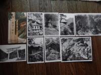山陰霊場　三徳山三佛寺 戦前絵葉書8枚組　
三徳山三佛寺は、標高899.9mの三徳山にある天台宗の古刹である。

麓に輪光、正善、皆成の三院、そして本堂の裏の宿入橋を渡ると、背後にそびえる輝石安山岩とその集塊岩の急な北斜面を利用して、 文殊堂、地蔵堂、納経堂、投入堂といった多数の国宝や重要文化財の建造物、鐘楼、観音堂、元結掛堂、不動堂、十一面観音堂等が建てられている。三佛寺の由緒は明確ではないが、寺伝によると、慶雲三年（706）役小角が三弁の蓮花を散らしたところ、その一弁がここに落ちたので（ほかは伊予石槌山と吉野） 堂宇を建てて修験の行場にしたといわれている。 三徳山奥の院「投入堂」は役の行者が法力で投入れたとされ、 建立方法については、今もなお謎のままである。 

